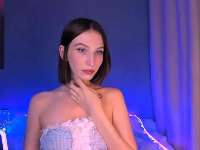 ellaamber from BongaCams
