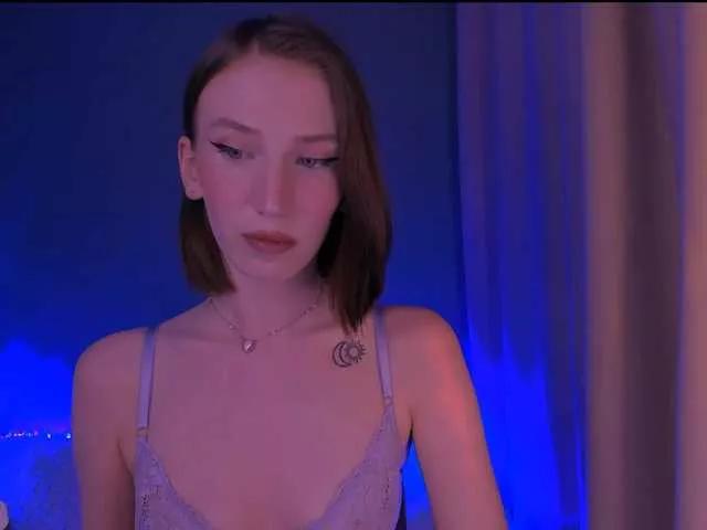 ellaamber from BongaCams