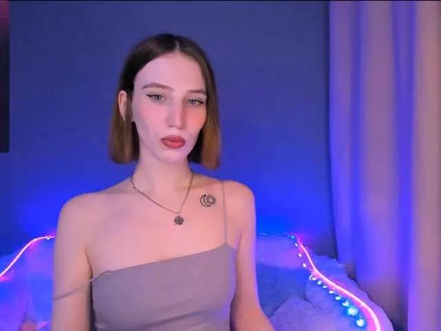 ellaamber from BongaCams
