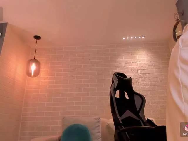 EllaClark from BongaCams