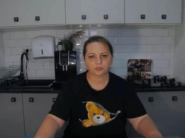 EllaSwan from BongaCams
