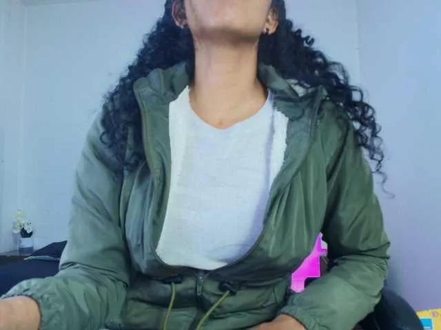 Ellie-Alves from BongaCams