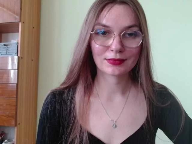 Discover our girls online shows and discover the company of countless livestreamers, with stunning shapes, sex toys and more.
