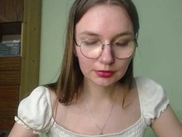 Ellyxcute from BongaCams