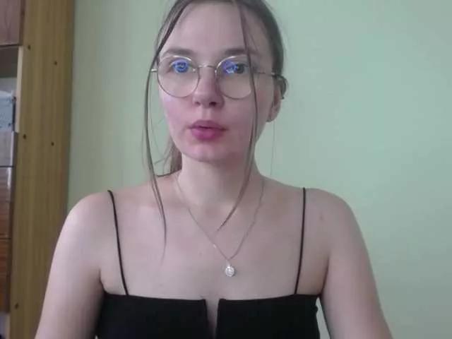 Ellyxcute from BongaCams