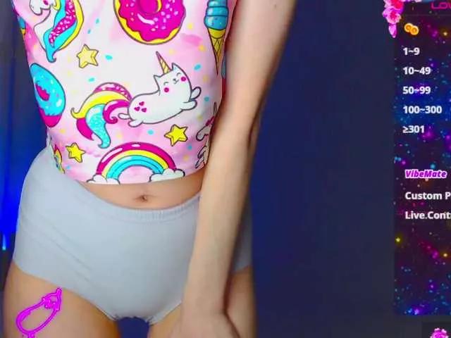Discover our girls online shows and discover the company of countless livestreamers, with stunning shapes, sex toys and more.