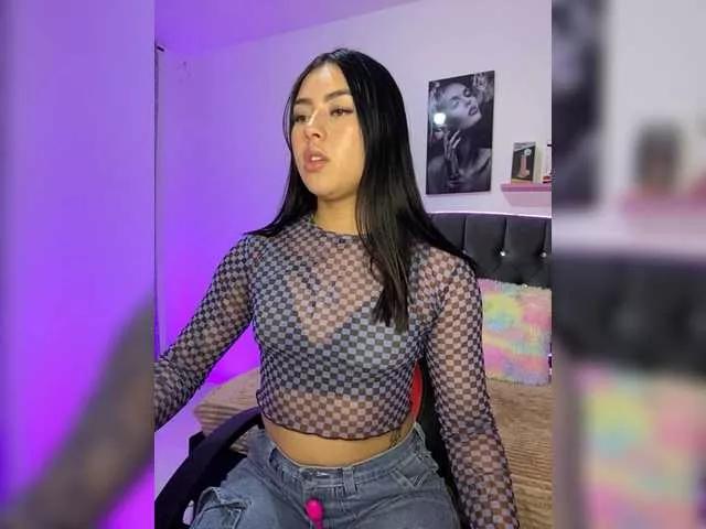 Discover our girls online shows and discover the company of countless livestreamers, with stunning shapes, sex toys and more.