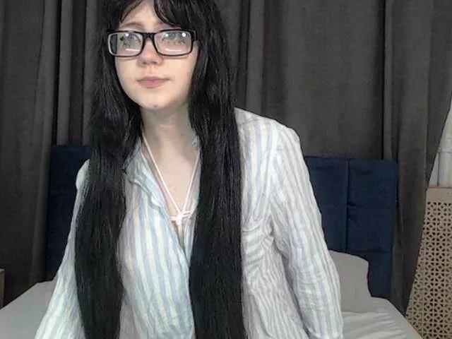 Discover our girls online shows and discover the company of countless livestreamers, with stunning shapes, sex toys and more.