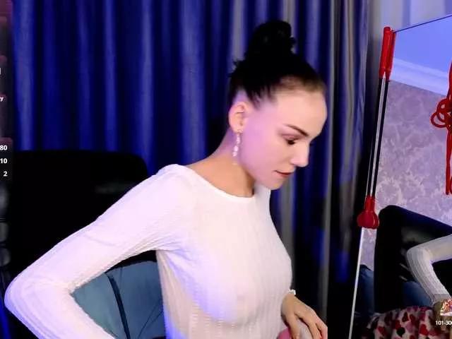 EmilyLuxxxury from BongaCams is Freechat