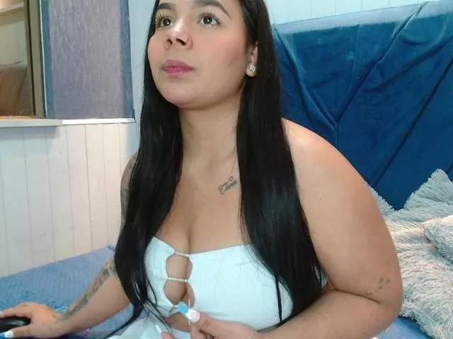 emilyqueen3xx from BongaCams is Freechat