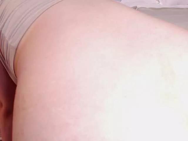 Emma-Blonde from BongaCams