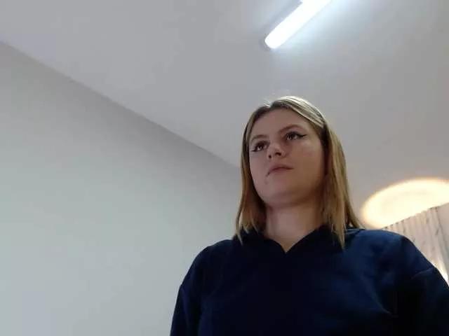 Emma-Blonde from BongaCams