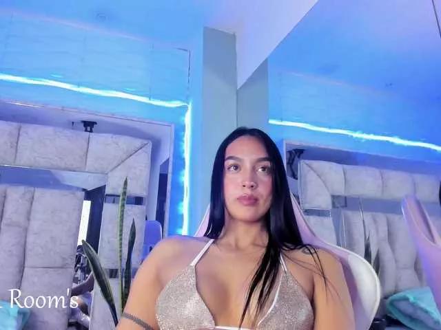 Discover our girls online shows and discover the company of countless livestreamers, with stunning shapes, sex toys and more.
