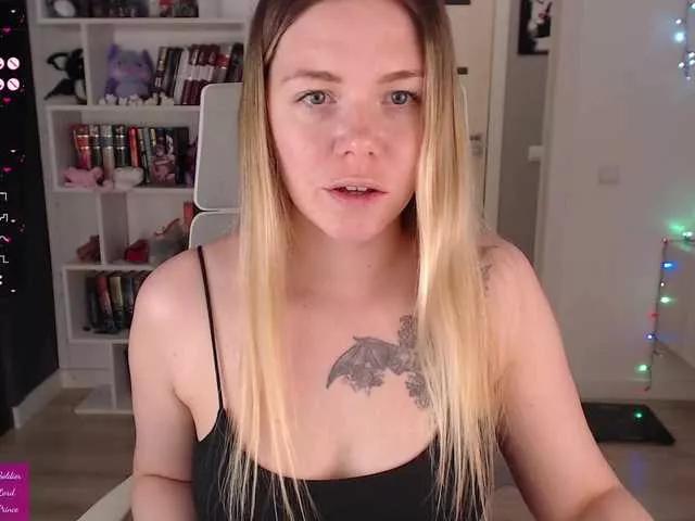 Discover our girls online shows and discover the company of countless livestreamers, with stunning shapes, sex toys and more.