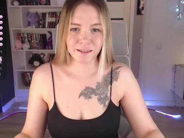 Discover our girls online shows and discover the company of countless livestreamers, with stunning shapes, sex toys and more.
