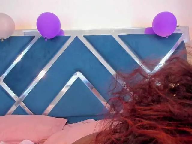 Discover our girls online shows and discover the company of countless livestreamers, with stunning shapes, sex toys and more.
