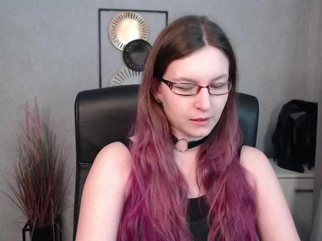 Discover our girls online shows and discover the company of countless livestreamers, with stunning shapes, sex toys and more.