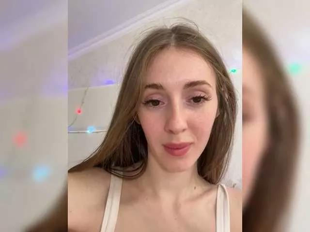 EmmiMoon from BongaCams