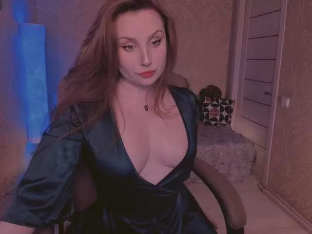 Esmeerrr from BongaCams
