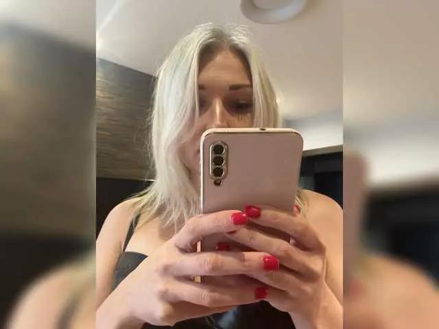 Evalovesroses from BongaCams is Freechat