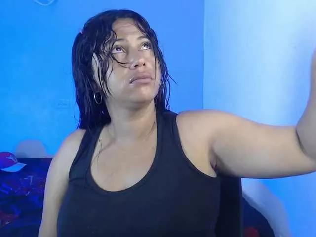 Discover our girls online shows and discover the company of countless livestreamers, with stunning shapes, sex toys and more.