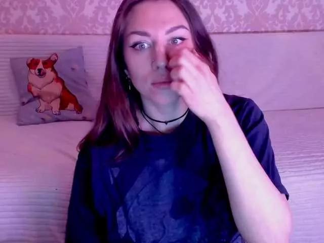 Discover our girls online shows and discover the company of countless livestreamers, with stunning shapes, sex toys and more.