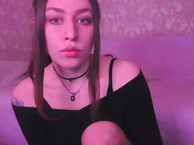 Discover our girls online shows and discover the company of countless livestreamers, with stunning shapes, sex toys and more.