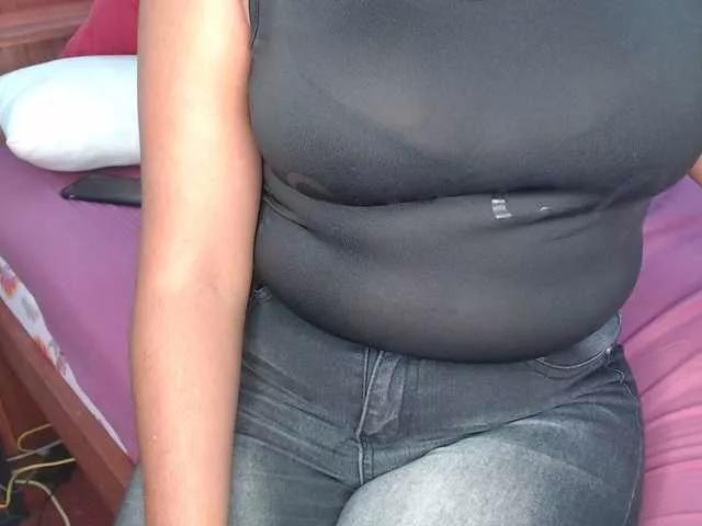 Discover our girls online shows and discover the company of countless livestreamers, with stunning shapes, sex toys and more.