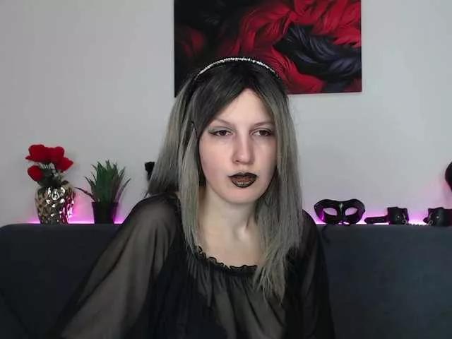 Discover our girls online shows and discover the company of countless livestreamers, with stunning shapes, sex toys and more.