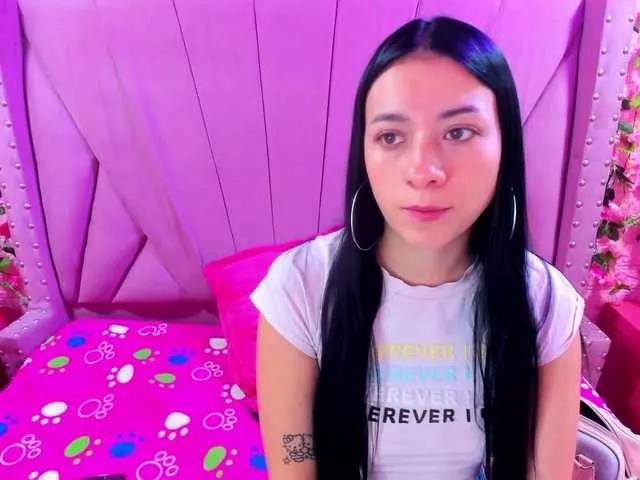 Discover our girls online shows and discover the company of countless livestreamers, with stunning shapes, sex toys and more.