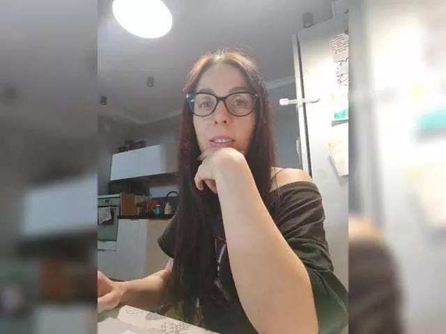 Discover our girls online shows and discover the company of countless livestreamers, with stunning shapes, sex toys and more.