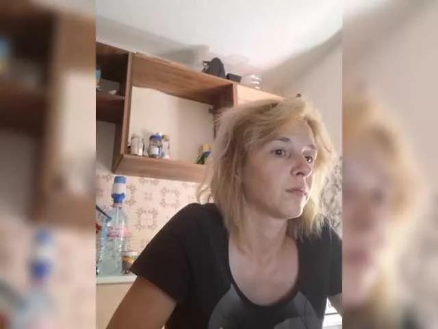 Discover our girls online shows and discover the company of countless livestreamers, with stunning shapes, sex toys and more.