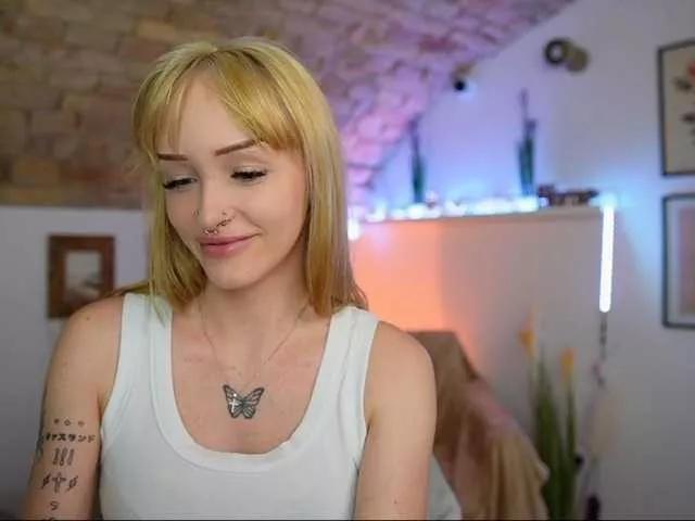 Discover our girls online shows and discover the company of countless livestreamers, with stunning shapes, sex toys and more.