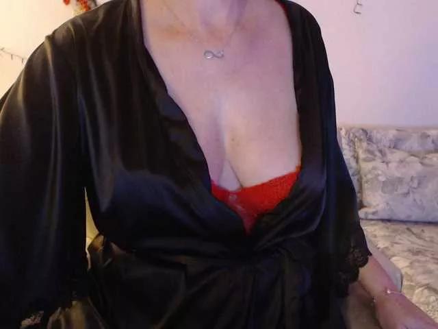 goodSnowQueen from BongaCams