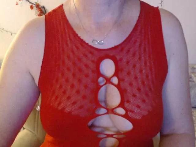Discover our girls online shows and discover the company of countless livestreamers, with stunning shapes, sex toys and more.