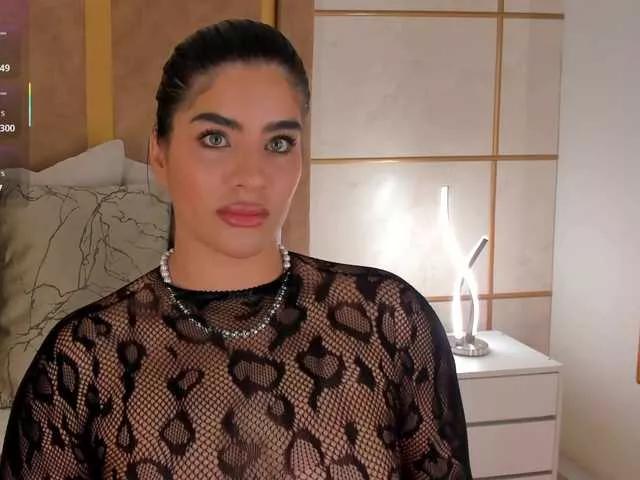 Discover our girls online shows and discover the company of countless livestreamers, with stunning shapes, sex toys and more.