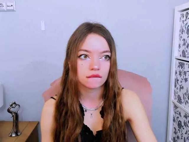 Discover our girls online shows and discover the company of countless livestreamers, with stunning shapes, sex toys and more.