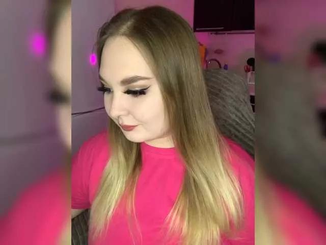 Greeenfriends6969 from BongaCams