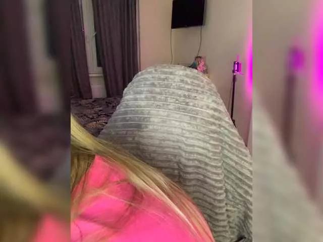 Greeenfriends6969 from BongaCams