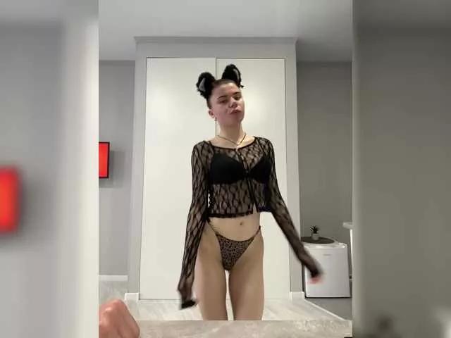 Gummy-Bears from BongaCams