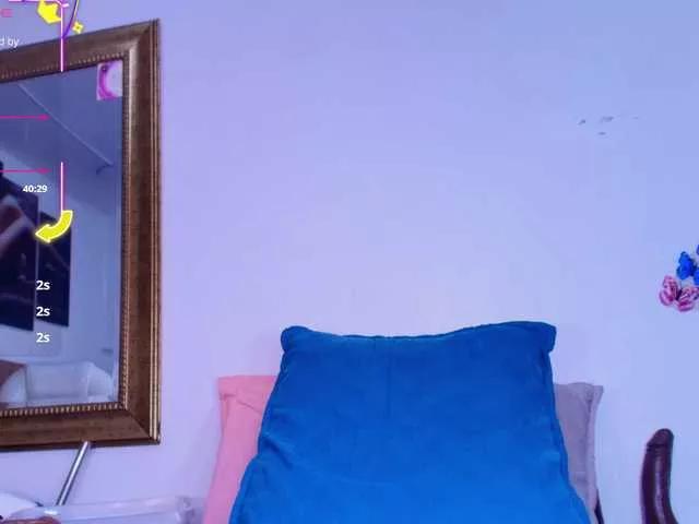 Discover our girls online shows and discover the company of countless livestreamers, with stunning shapes, sex toys and more.