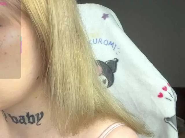 Discover our girls online shows and discover the company of countless livestreamers, with stunning shapes, sex toys and more.