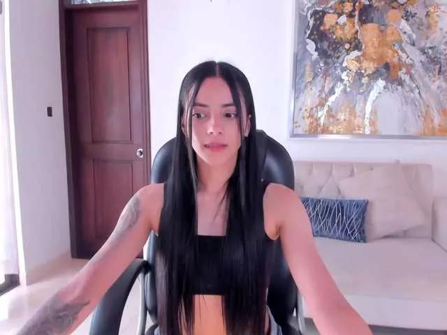 Discover our girls online shows and discover the company of countless livestreamers, with stunning shapes, sex toys and more.