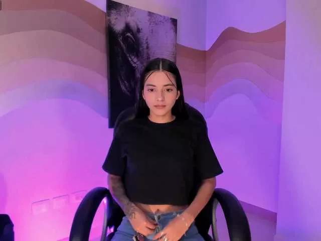 Discover our girls online shows and discover the company of countless livestreamers, with stunning shapes, sex toys and more.