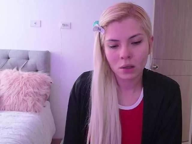 Discover our girls online shows and discover the company of countless livestreamers, with stunning shapes, sex toys and more.