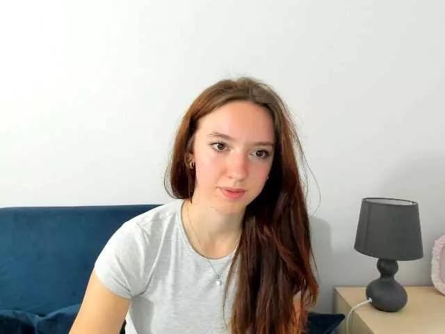 Discover our girls online shows and discover the company of countless livestreamers, with stunning shapes, sex toys and more.