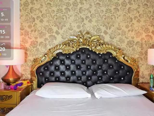 Discover our girls online shows and discover the company of countless livestreamers, with stunning shapes, sex toys and more.