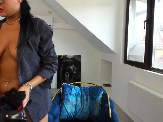 HelenSinn from BongaCams