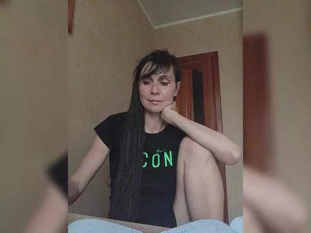 Discover our girls online shows and discover the company of countless livestreamers, with stunning shapes, sex toys and more.