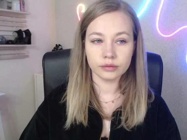 hollyBB from BongaCams